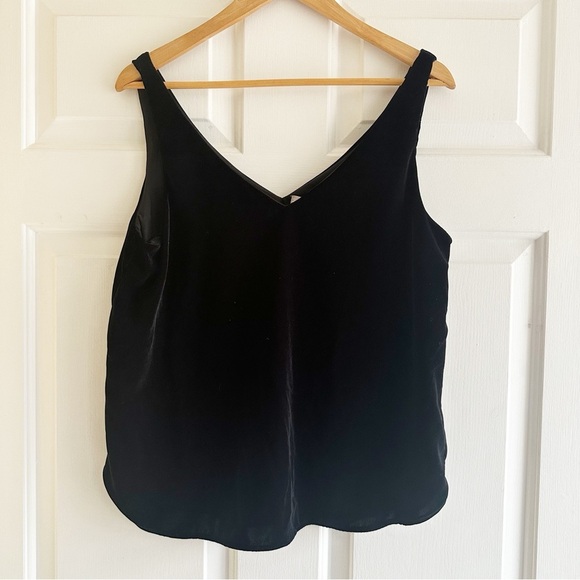 Ann Taylor LOFT Black Velvet Double V Shell Sleeveless Top Women’s Medium - Picture 3 of 6